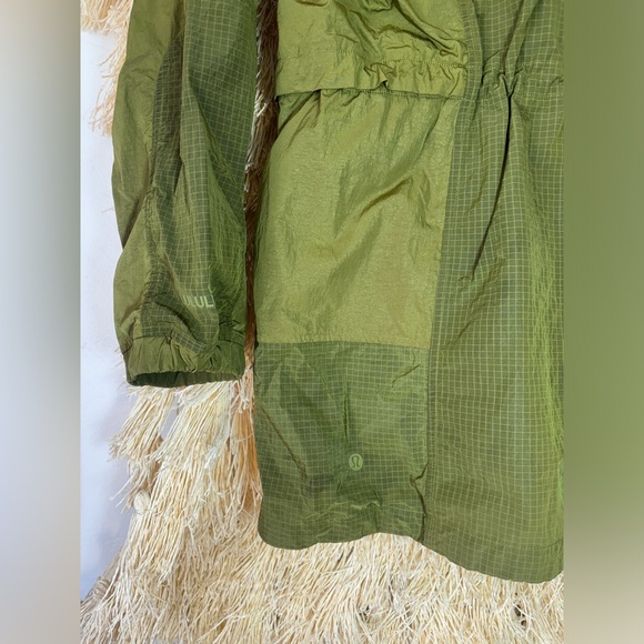 Lululemon•Ripstop Relaxed-Fit Jacket•Hooded Water Proof Cinch Waist•Green•NWOT•6 - Picture 13 of 16